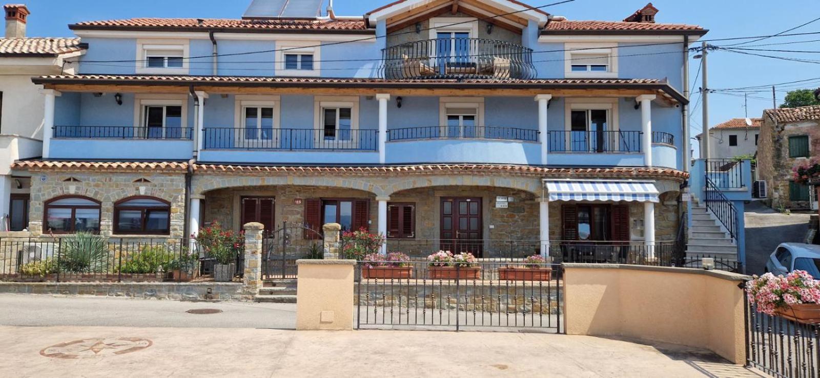 Villa Blue Sky - Hrvatini โคเปร์ ภายนอก รูปภาพ